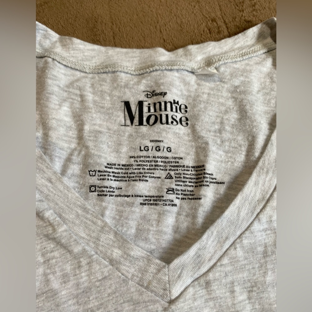 Minnie Mouse • graphic tshirt • size large - Picture 2 of 3